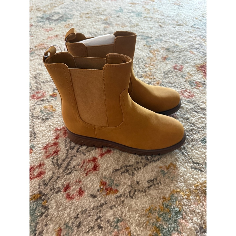 Gap Kids Chelsea Boots Mustard Tan Faux Leather Pull On Lug Sole 5 NWT